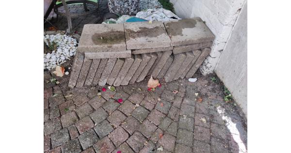 Grijze tuin tegels