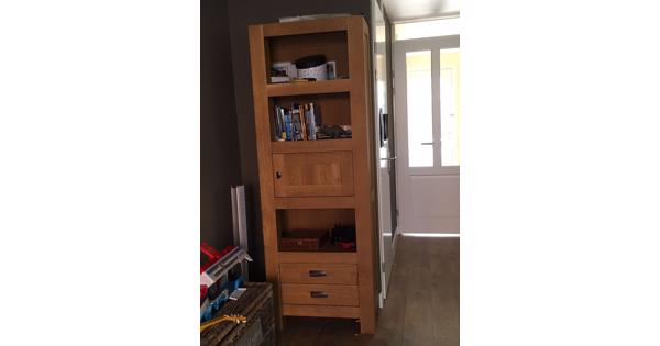 Hoge kast van eikenhout (De Bommel)