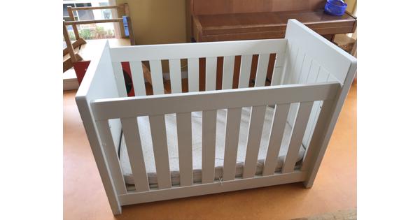 Wit peuterbed / ledikantje