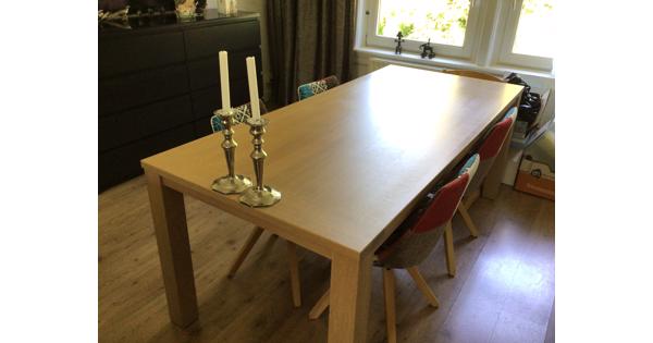 Mooie hard houten eettafel