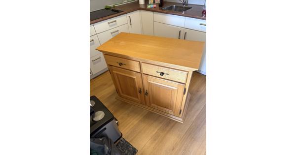 Leuke licht eiken kastje