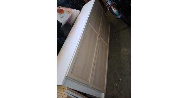 Billy kast met deuren