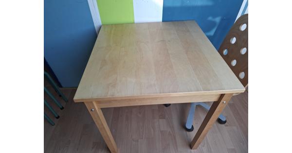 Tafel met laatjes