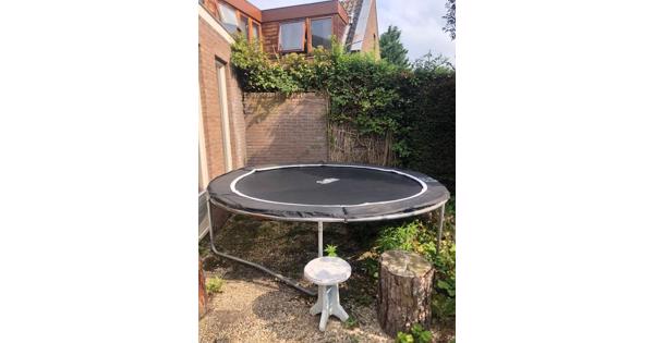 Trampoline in goede staat 290 cm doorsnede