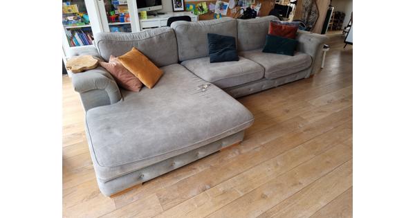 Bank met chaise longue 5 jaar oud