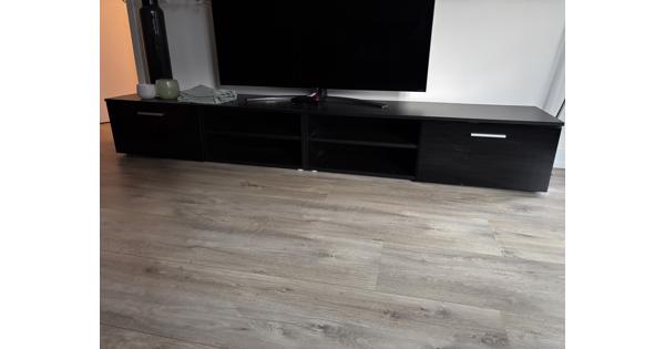 Twee zwarte kast tv kastjes 