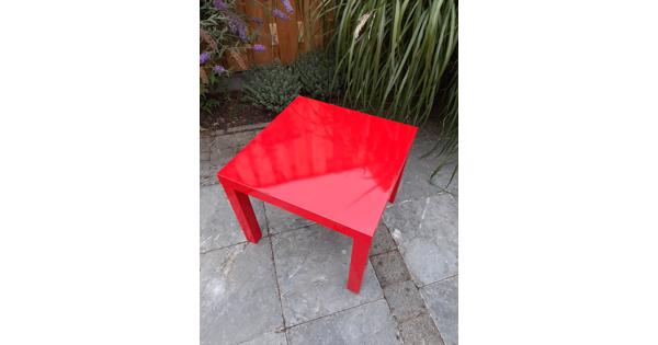 tafeltje rood lak 55 x 55 cm