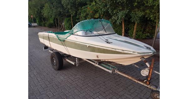 Gratis gestrand project boot inclusief trailer