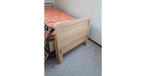 Seniorenbed met elektrische bodem