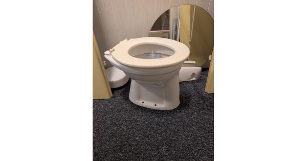 Toiletpotten en wasbakken