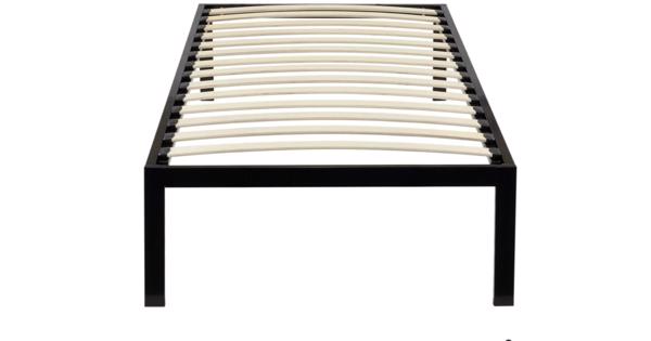 Fijn bed met schoon, wasbaar matras