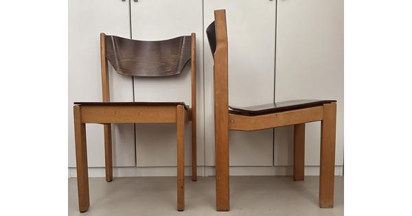 2 berken eettafelstoelen (jaren 80 vorige eeuw)