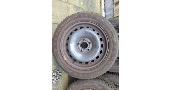 Set Michelin winterbanden + stalen velgen 205/55 R16 91T