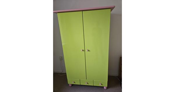 Kledingkast, degelijk en te schilderen