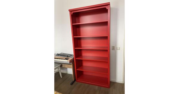 Boekenkast, rood