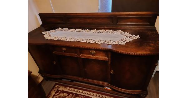 Antiek dressoir in goede staat