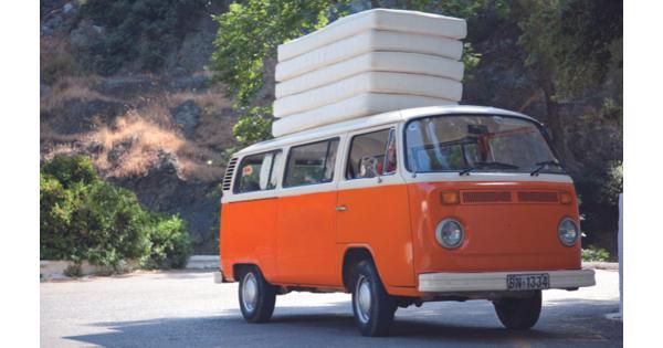 2x fijne Coco-Mat matrassen en eventueel ook nog een 1 persoons goed, stevig stalen Auping bed ( met een standaard matras)