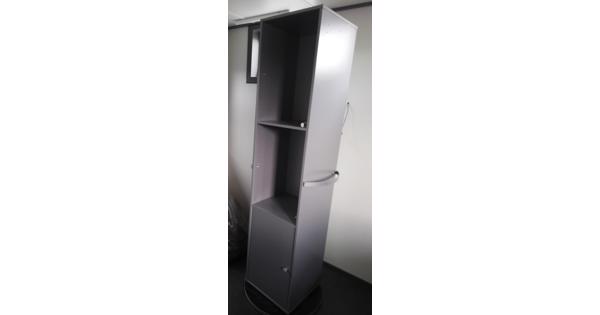 Draaibare kast met spiegel