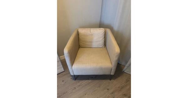 beige stoel van Ikea