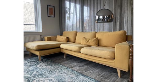 Gratis ophalen: Okergele hoekbank