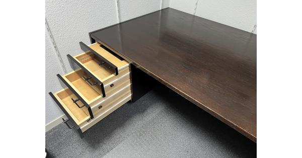 Solide bureau met bureaustoel