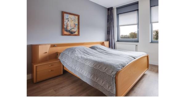 2-persoonsbed met ombouw