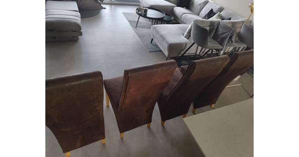 Vier eettafel stoelen