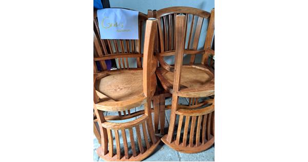 6 houten stoelen  