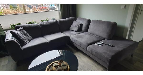 Ruime grijze hoekbank