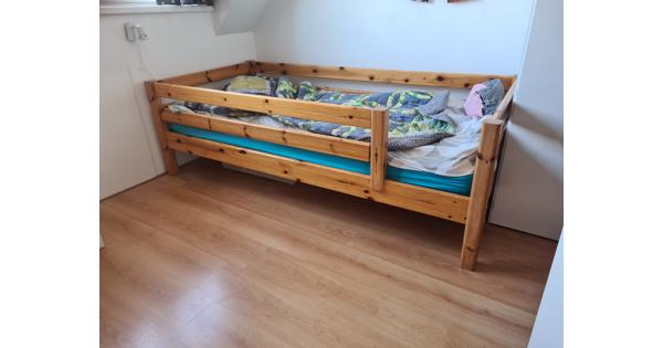 Degelijk houten Flexa bed