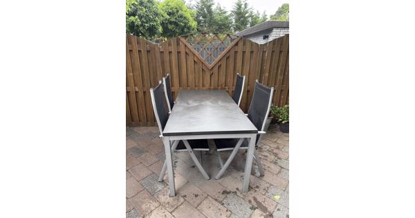 Tuintafel met 4 (standen)stoelen