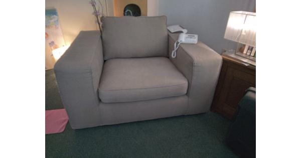 LOVESEAT / grote stoel met donzen kussens, lichtbruin, 1 meter 20 breed, 1 meter diep