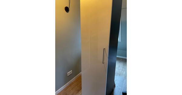 Ikea PAX kasten met Fardal deuren
