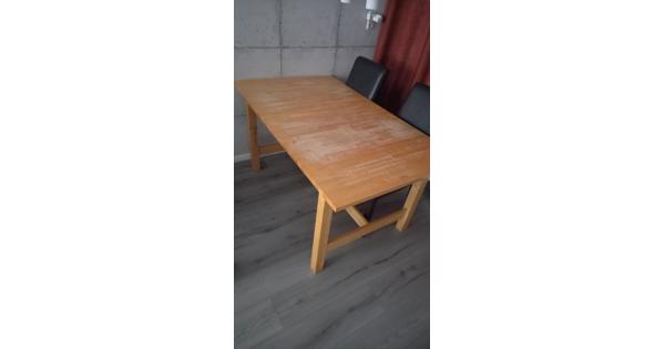 Massief houten tafel met uitschuif blad. Gebruikt maar nog zeker bruikbaar