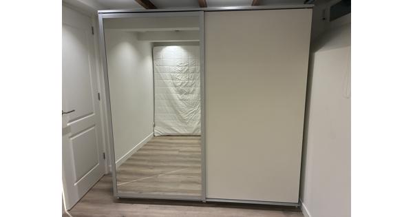 Pax kledingkast met spiegeldeur