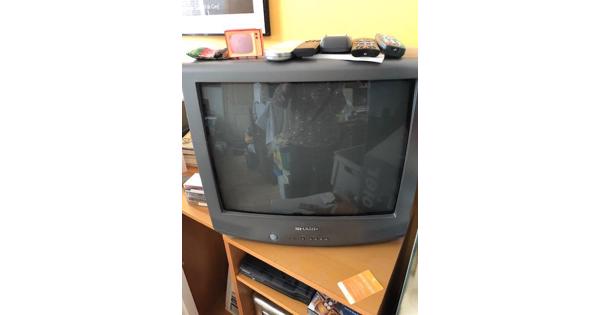 Oude nog werkende TV's met Dikke Kont