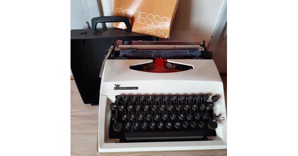 Uit 60er jaren; Portable-schrijfmachine compleet met originele instructieboekje. 