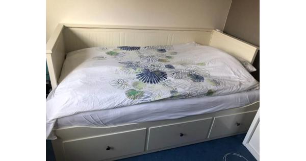 Gratis Hemnes uitschuifbaar bed IKEA 