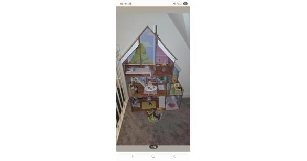 Mooi groot poppenhuis