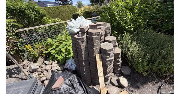 Gebruikte betonnen terrastegels