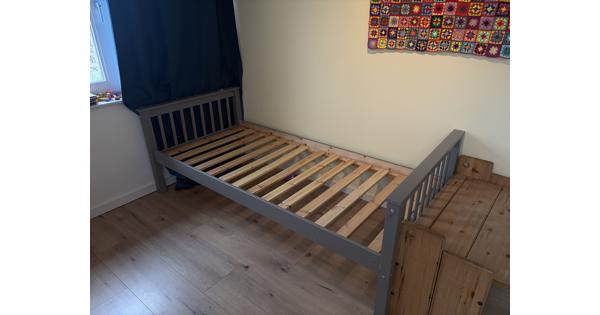 Stapelbed of 2 losse bedden