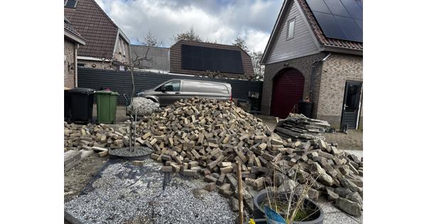 3 kuub  bestrating tegels klinkers groot en klein