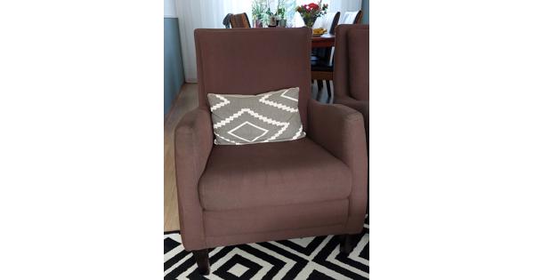 Twee bruine fauteuiltjes