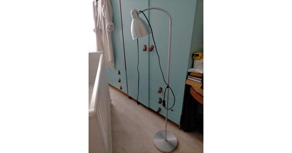 Lamp staand met paar deukjes