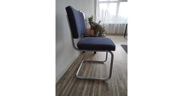 Gratis twee stoelen 