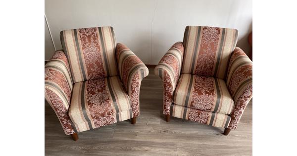 Twee fauteuils met stoffen bekleding