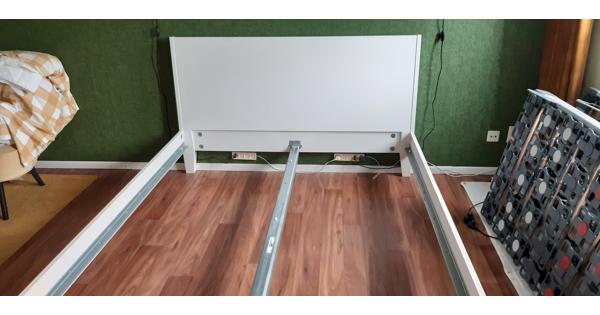 Gratis Bed frame