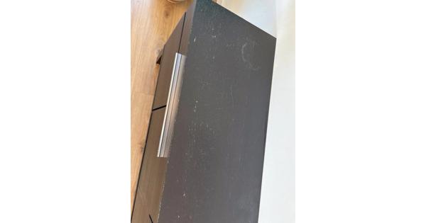 Zwart dressoir met lades en deuren 