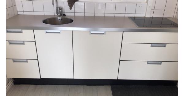 VANDAAG OPHALEN! Bruynzeel keuken met 2dlge inbouwapparatuur