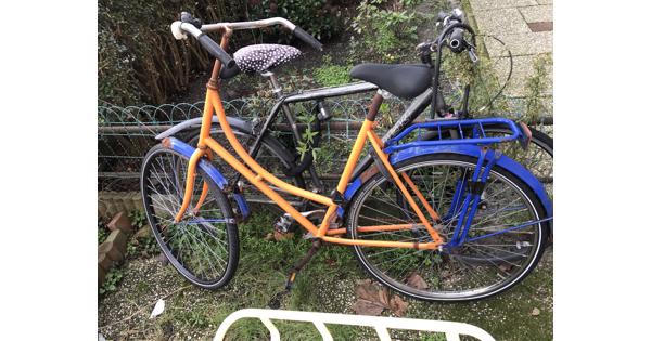 2 oude fietsen, voor onderdelen bruikbaar